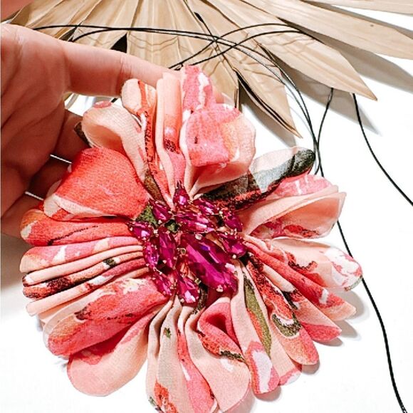 Flower choker necklace S725 - Picture 3 of 3